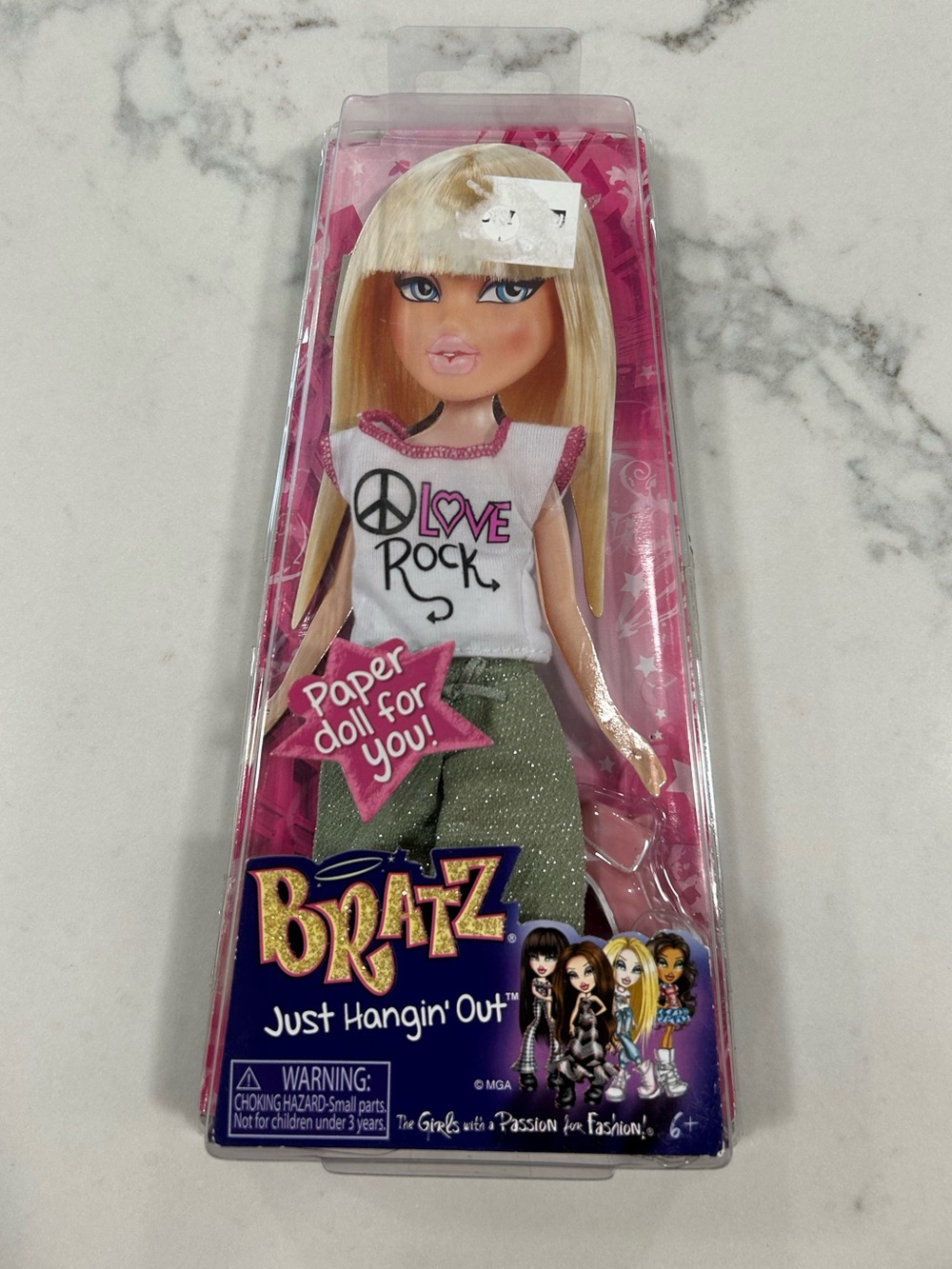 Bratz “Just Hanging Out” Fashion Pack (2012)
